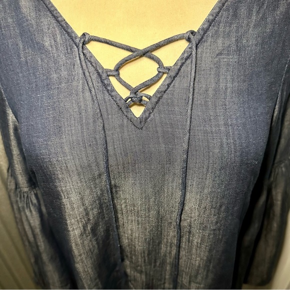 Sanctuary Chambray Tensel Bell Sleeve Top size M - Picture 4 of 5